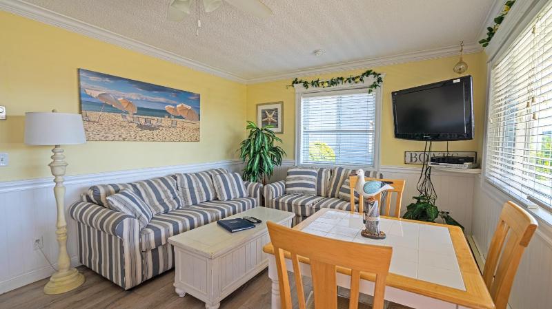 Lower One-Bedroom Suite with Sofa Bed image 2