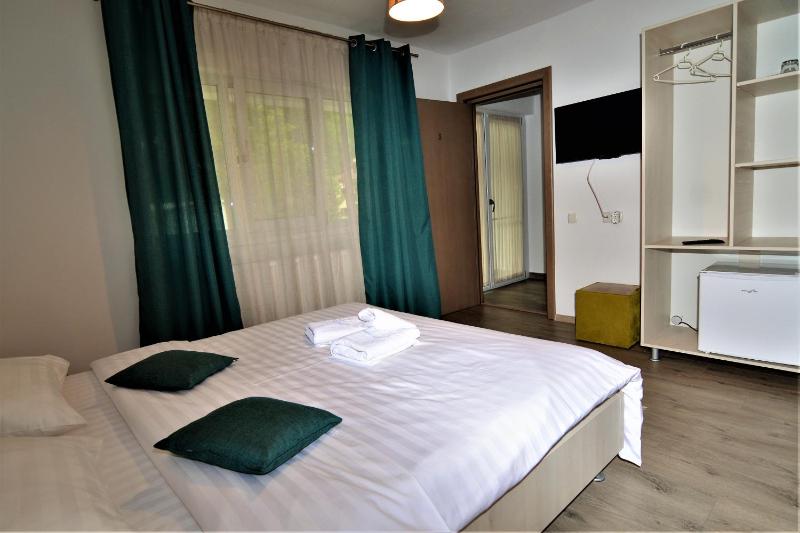 Deluxe Double Room image 4
