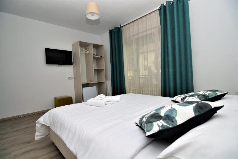 Deluxe Double Room image 3
