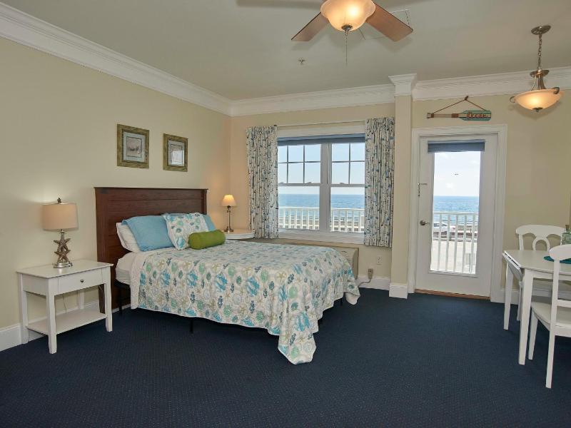 Queen Room with Ocean View image 1