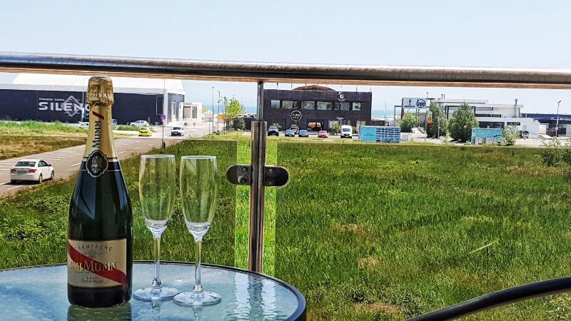 Apartment with Sea View image 2