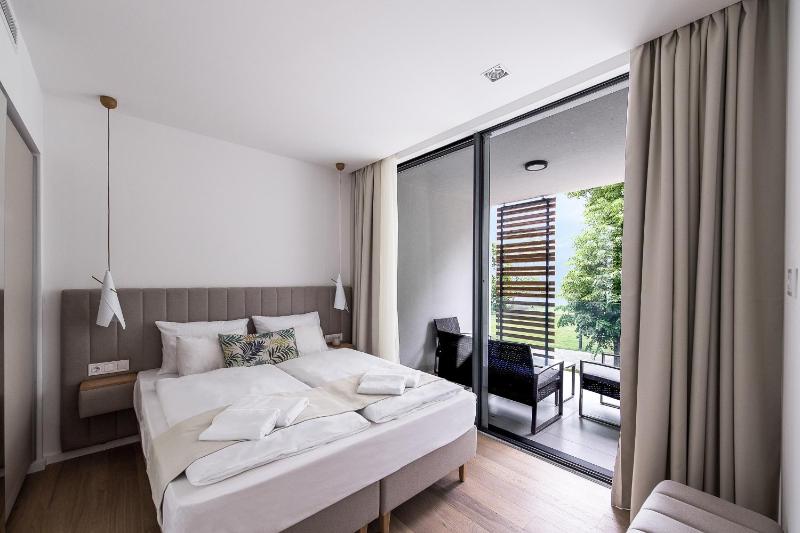 Deluxe Apartment with Balcony and Sauna image 1
