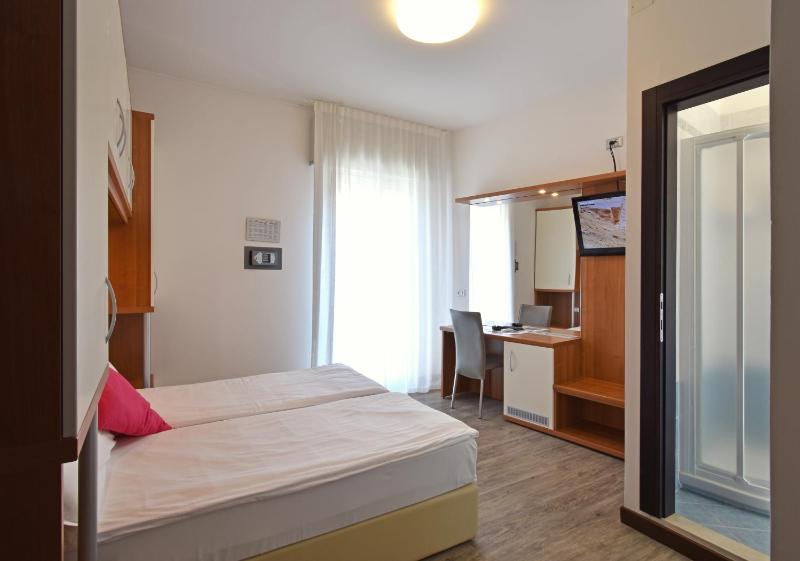Double or Twin Room with Balcony image 4