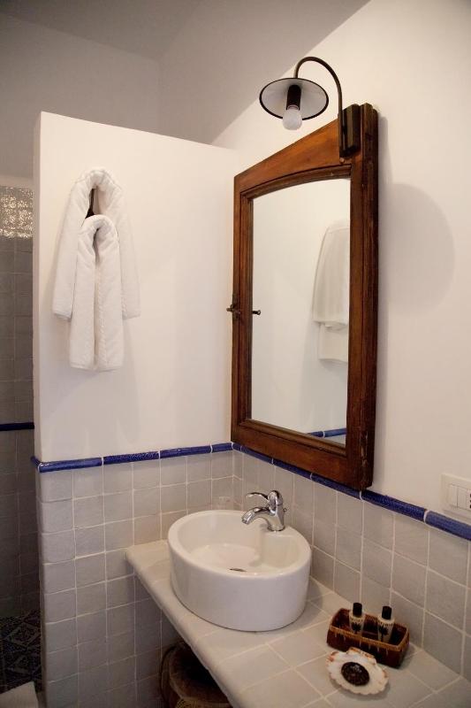 Deluxe Room image 3