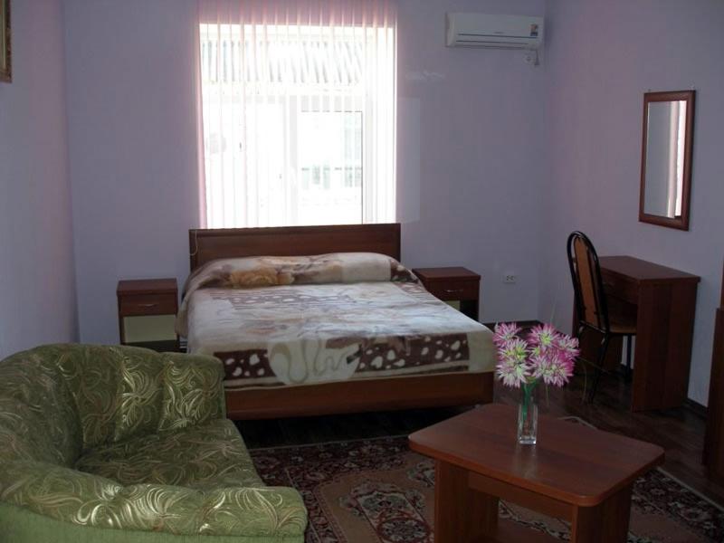 Family Room image 2