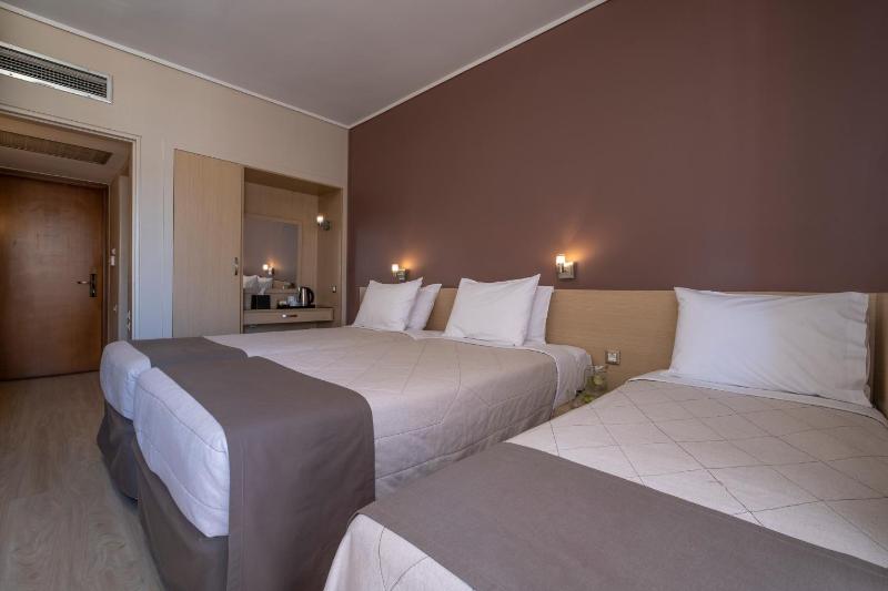 Twin room with extra bed and view to the Acropolis image 2