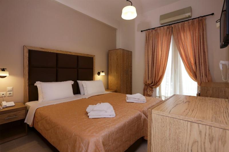 Double or Twin Room with Sea View image 3