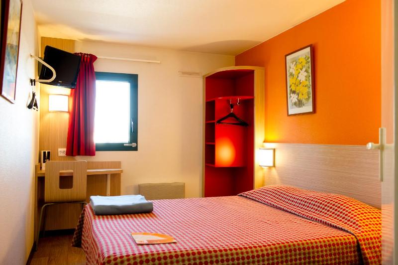 Double Room image 3