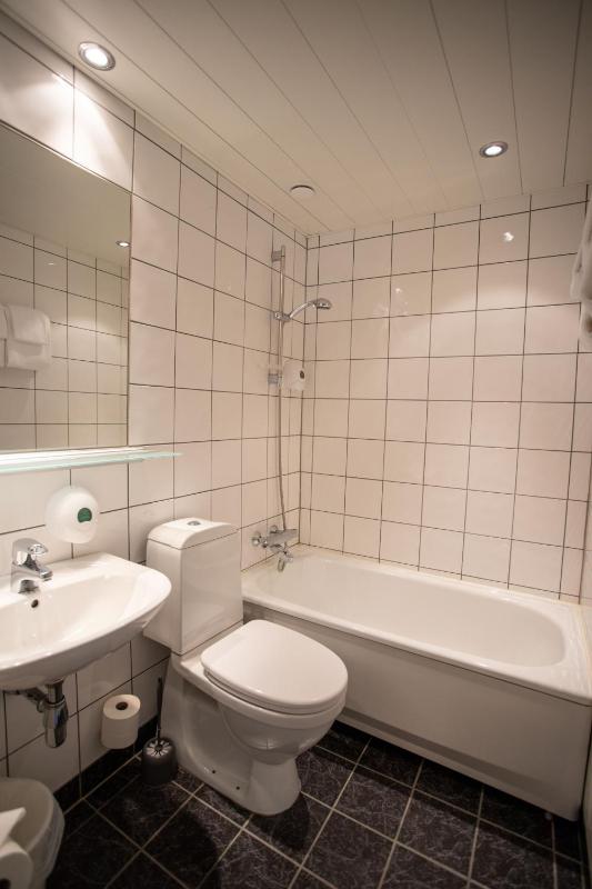 Double Room with River View image 3