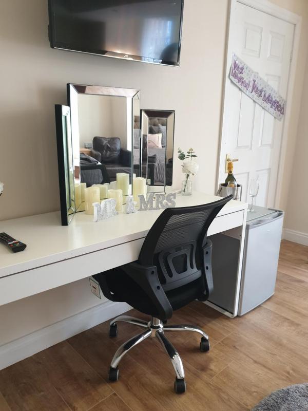 Deluxe Studio image 3