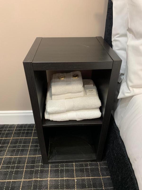 Single Room with Bathroom image 2