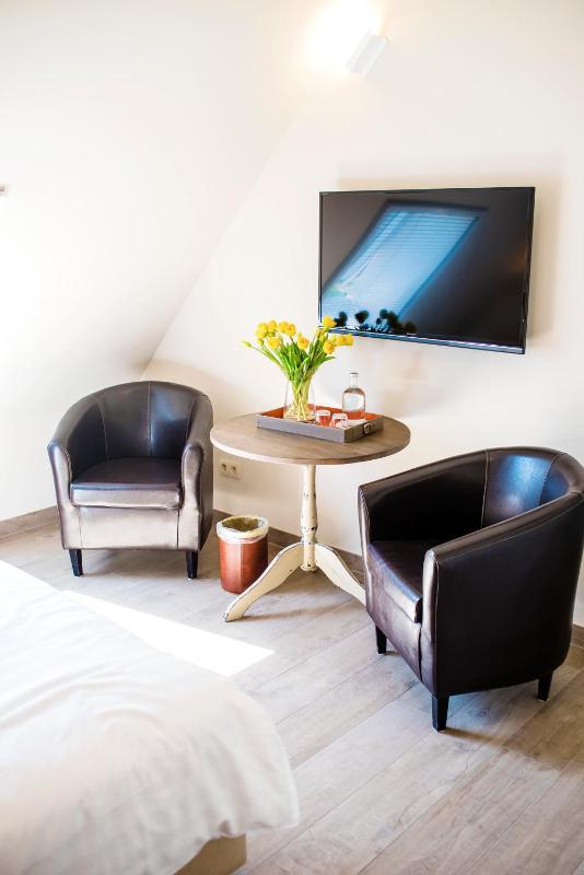 Double Room with Garden View image 3