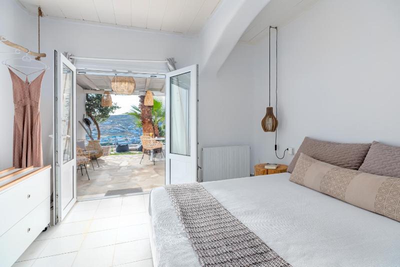 One-Bedroom Apartment with Sea View image 3