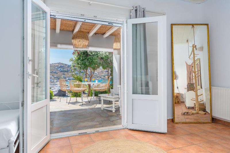Sea View Apartment with Outdoor Jacuzzi image 3