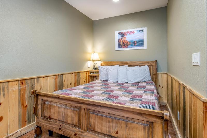 Riverfront Cottage with hot tub image 3