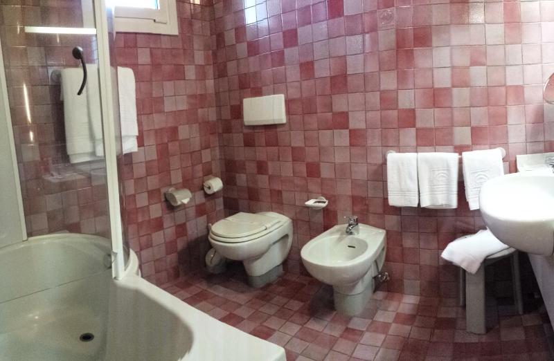 Deluxe Double Room image 2