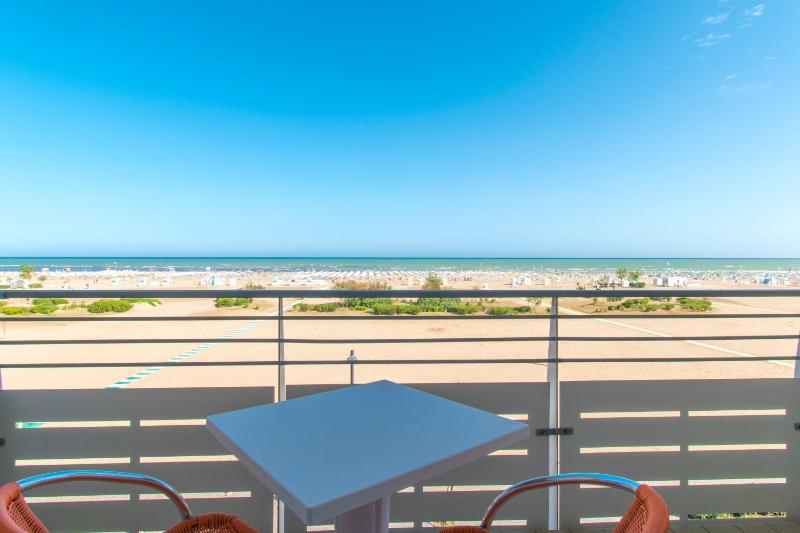 Double Room with Balcony - Sea Front image 3