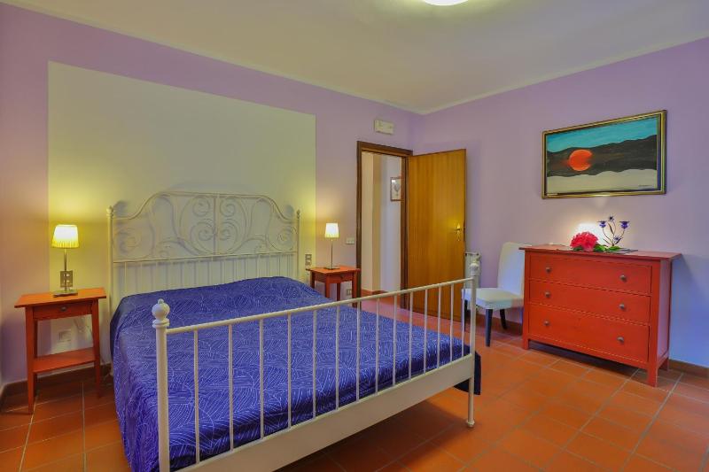 One-Bedroom Apartment image 4