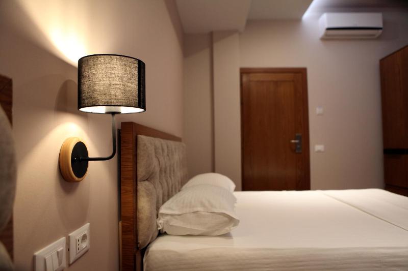 Deluxe Triple Room image 3