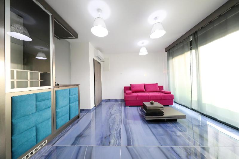 Deluxe Family Room image 2