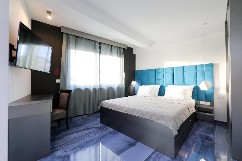 Deluxe Family Room image 1