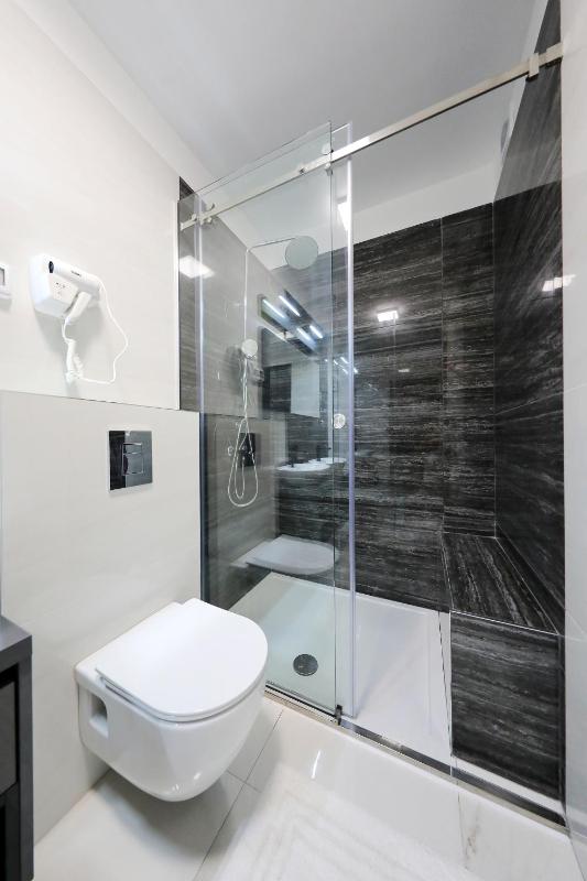 Deluxe Double Room with Balcony image 2