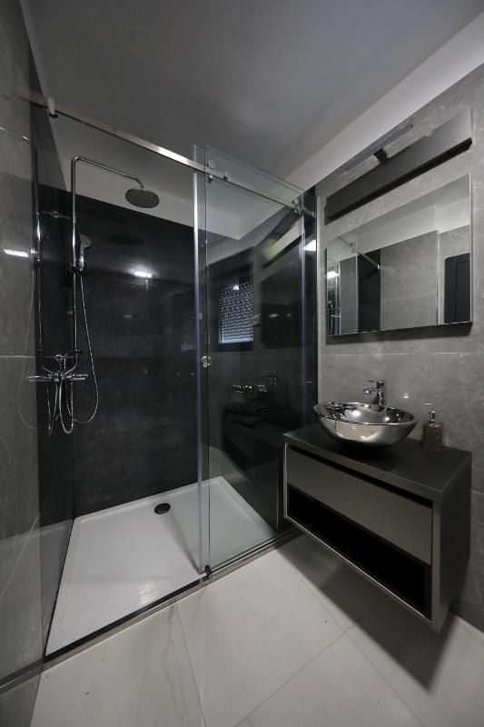 Deluxe Double Room with Balcony image 2