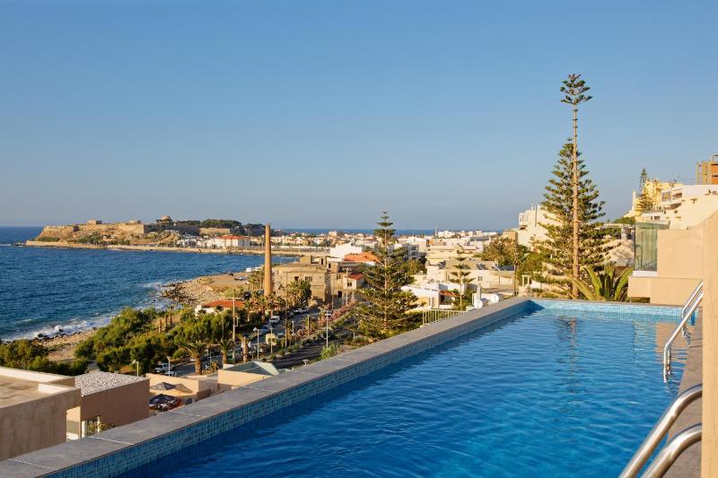 Superior Studio sea view with private pool image 2