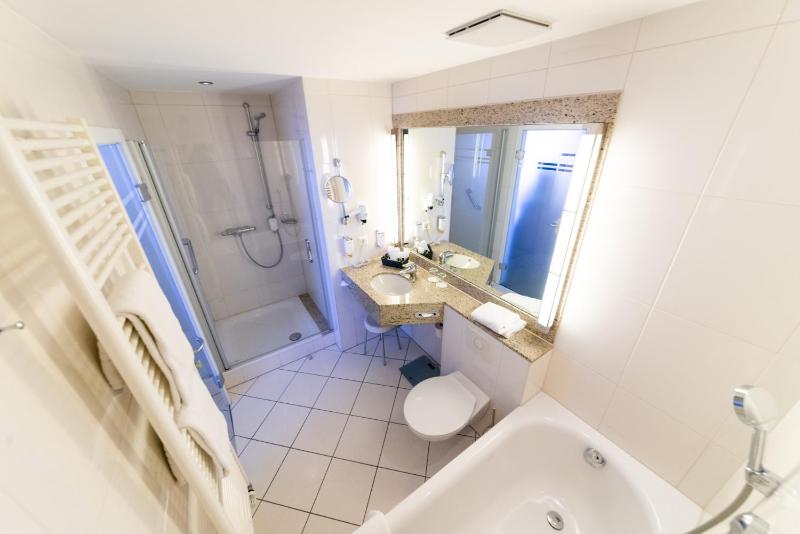 Deluxe Double Room image 2