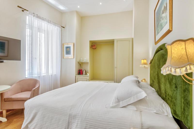 Junior Suite with City View image 1