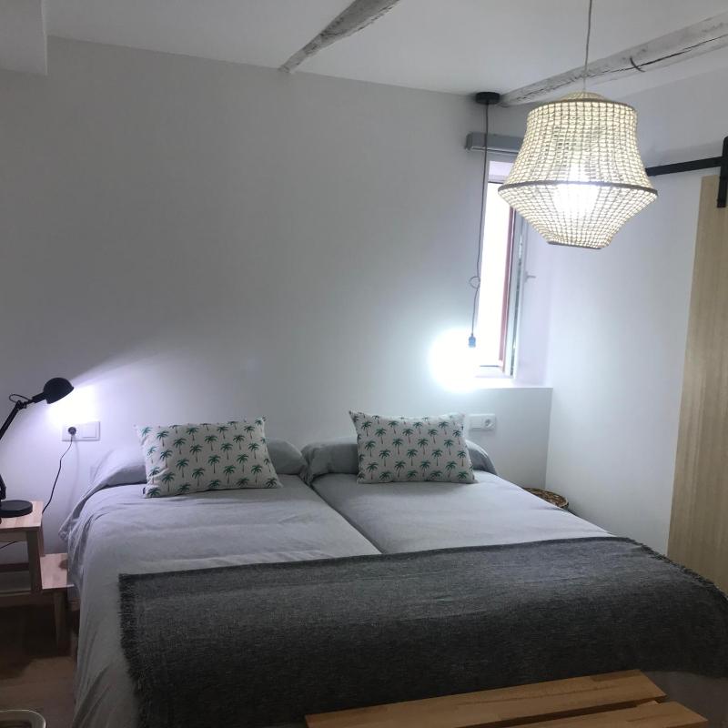 Twin Room with Private Bathroom image 3