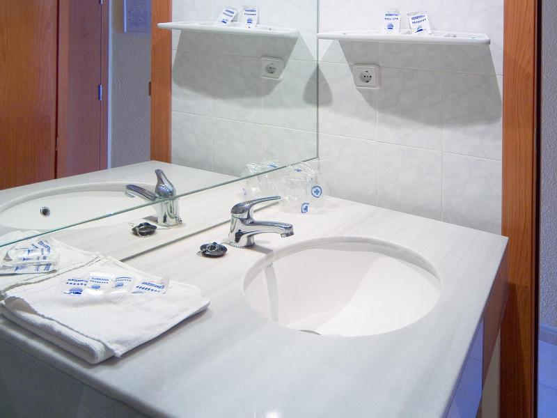 Single Room image 3