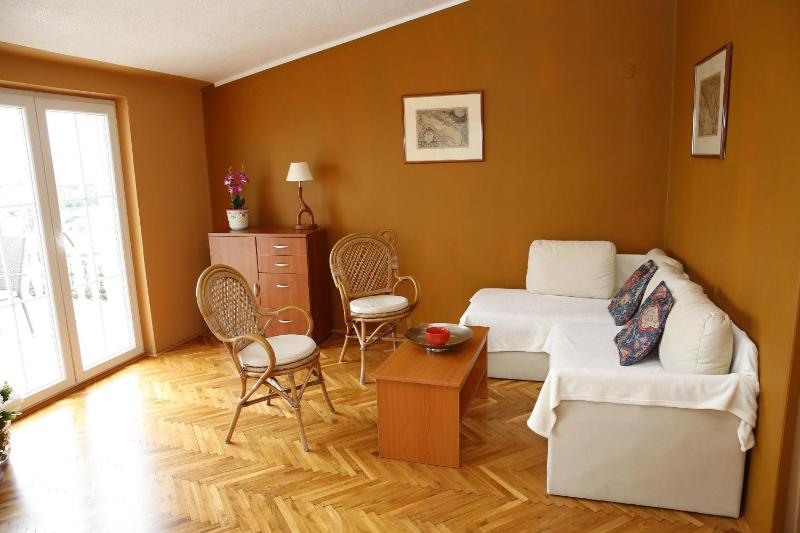 Apartment and Rooms Villa Kolonada - image 5