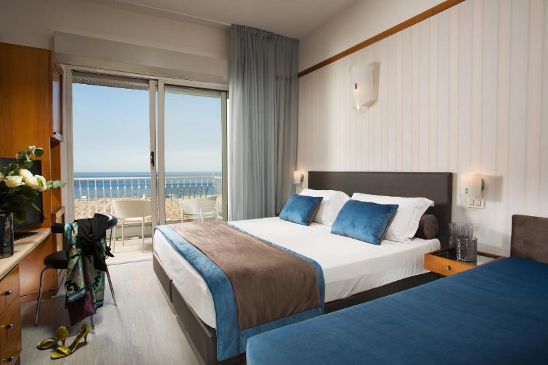 Superior Triple Room image 1