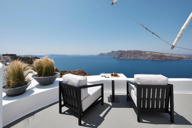 Charisma Windmill with Jetted Tub and caldera view image 3
