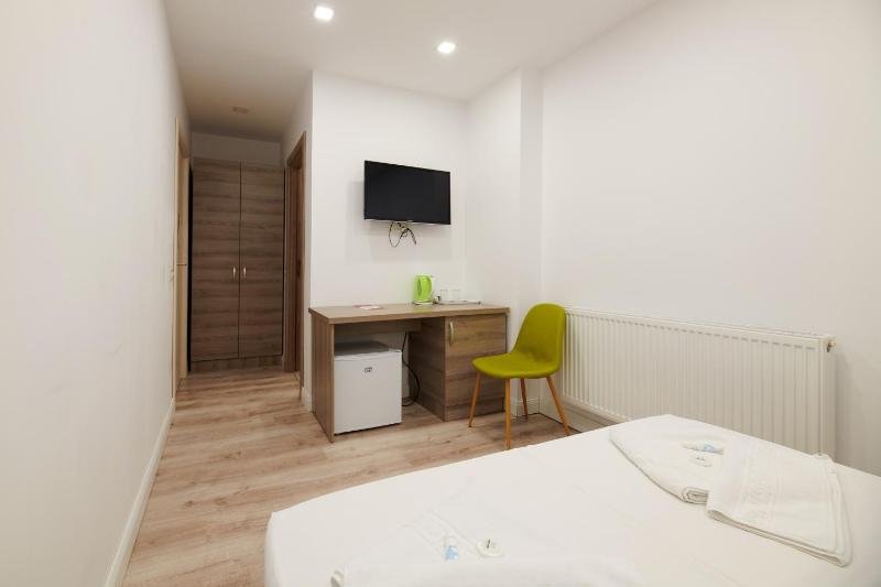 Economy Single Room image 4