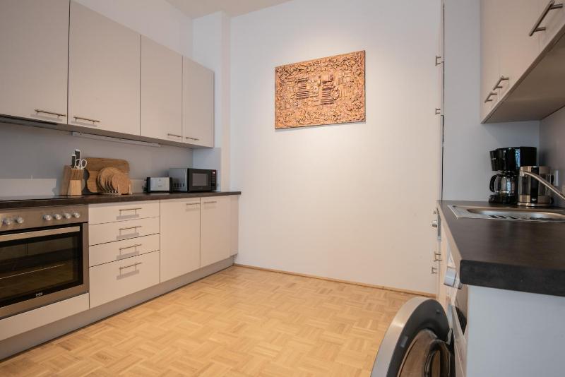 City-Apartment Lendviertel - PRIVATE PARKING GARAGE - image 20