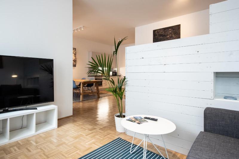 City-Apartment Lendviertel - PRIVATE PARKING GARAGE - image 21