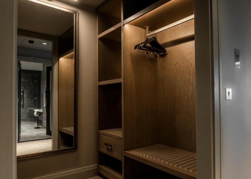 Deluxe Suite image 4