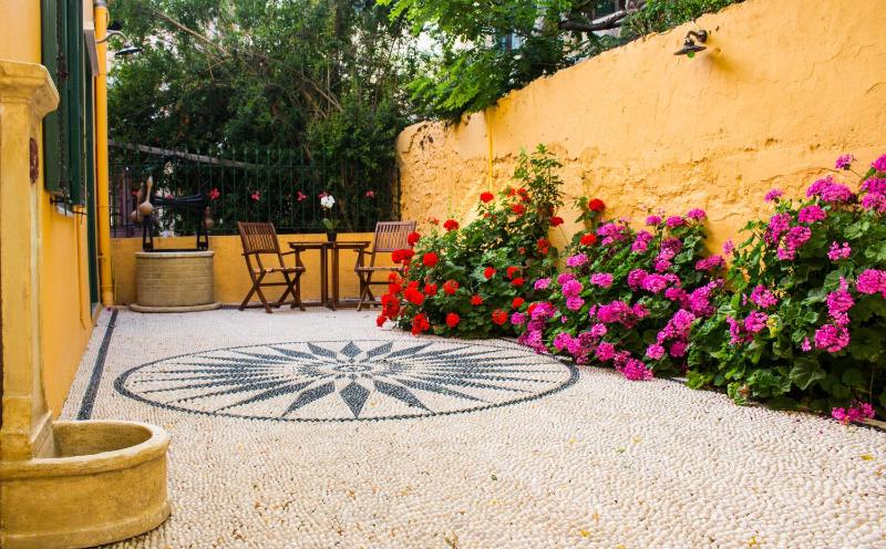 Apartment with Garden View image 4