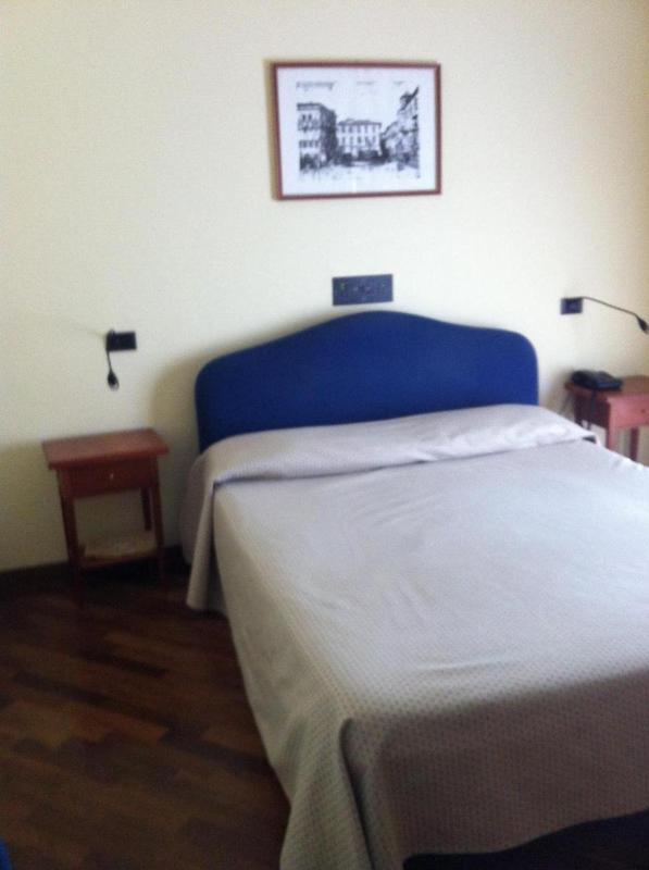 Double Room with Balcony image 3