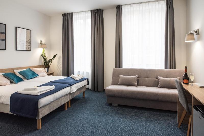 Deluxe Double or Twin Room image 3
