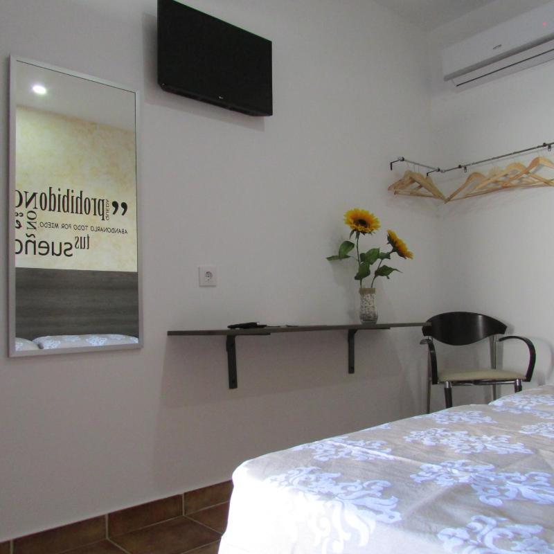 Double or Twin Room image 4