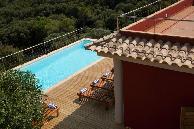 Deluxe Double Room with Patio image 2