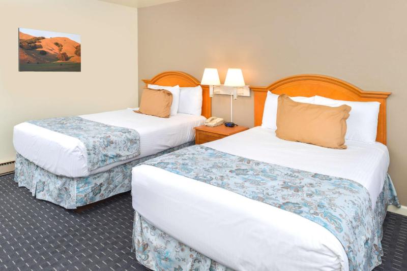 Double Room with Two Double Beds image 3
