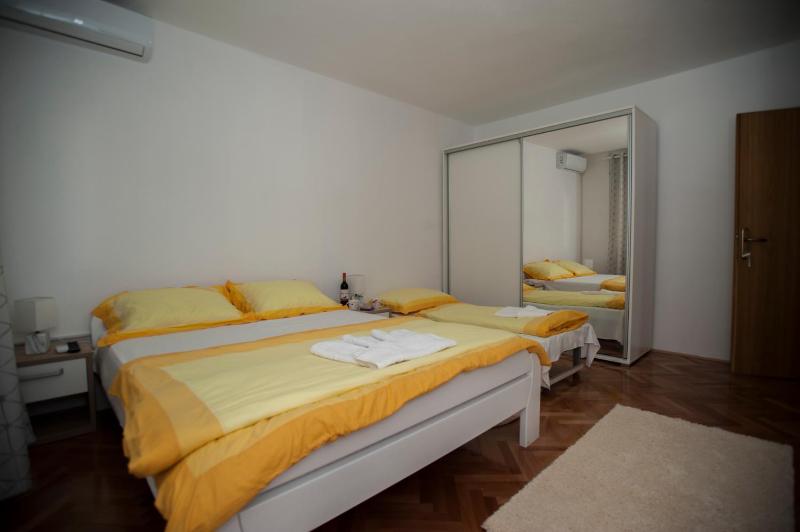 Triple Room with Terrace image 2