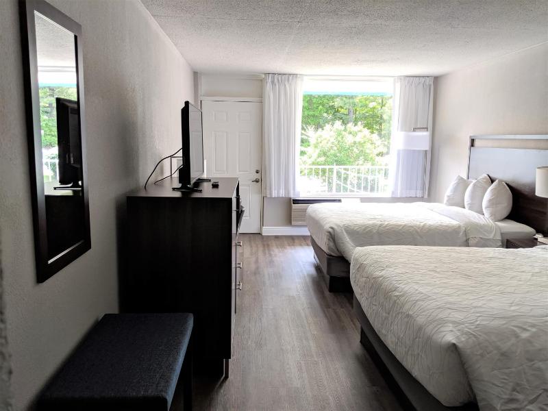 Deluxe Room with Two Queen Beds - Beachside image 3