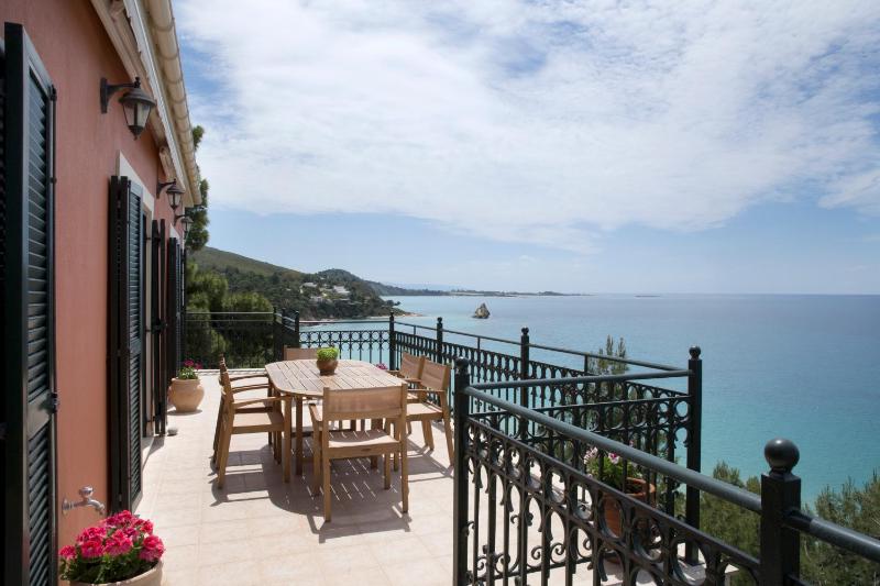 Avra Private Suites - image 30