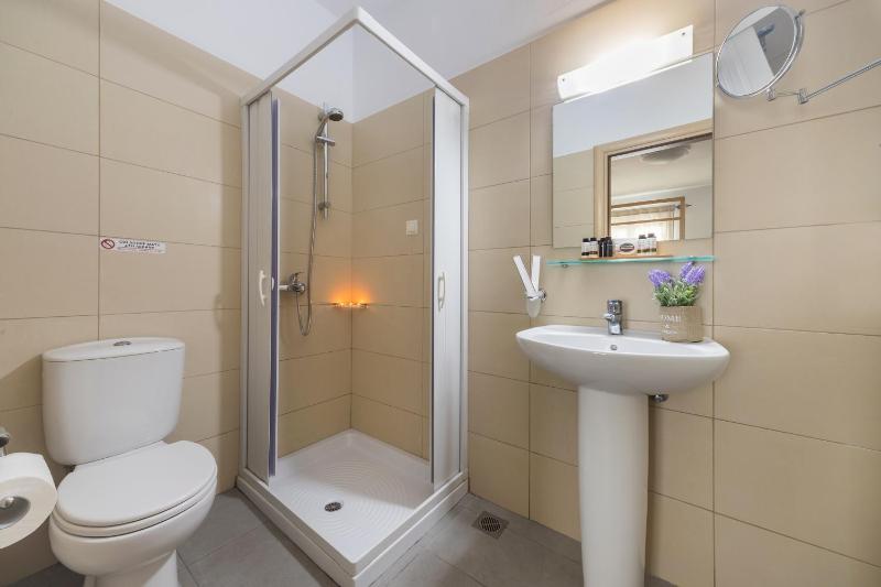 Triple Room with Sea View image 4