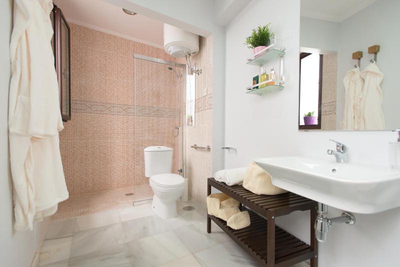 The Zentral Suites & Apartments - image 3